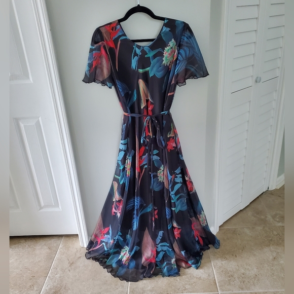 Flowy Floral Dress - Picture 3 of 11